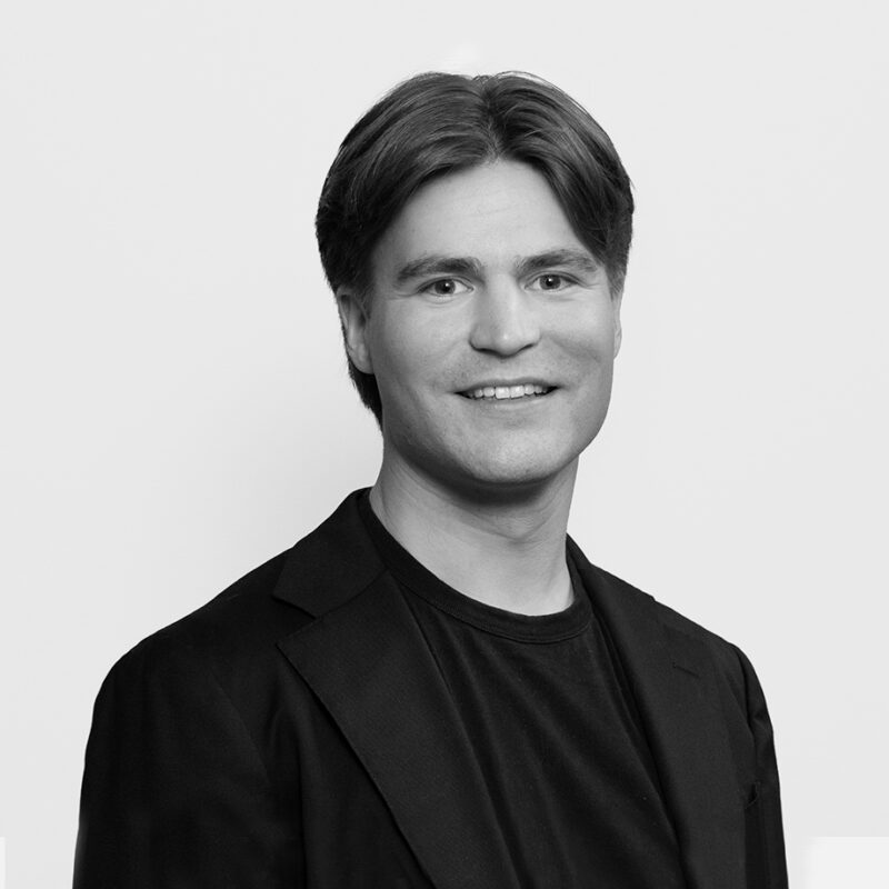 Portrait photo of Topi